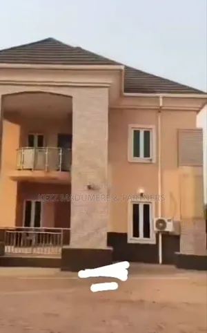 Photo - 5bdrm Duplex in Premier Layout for sale