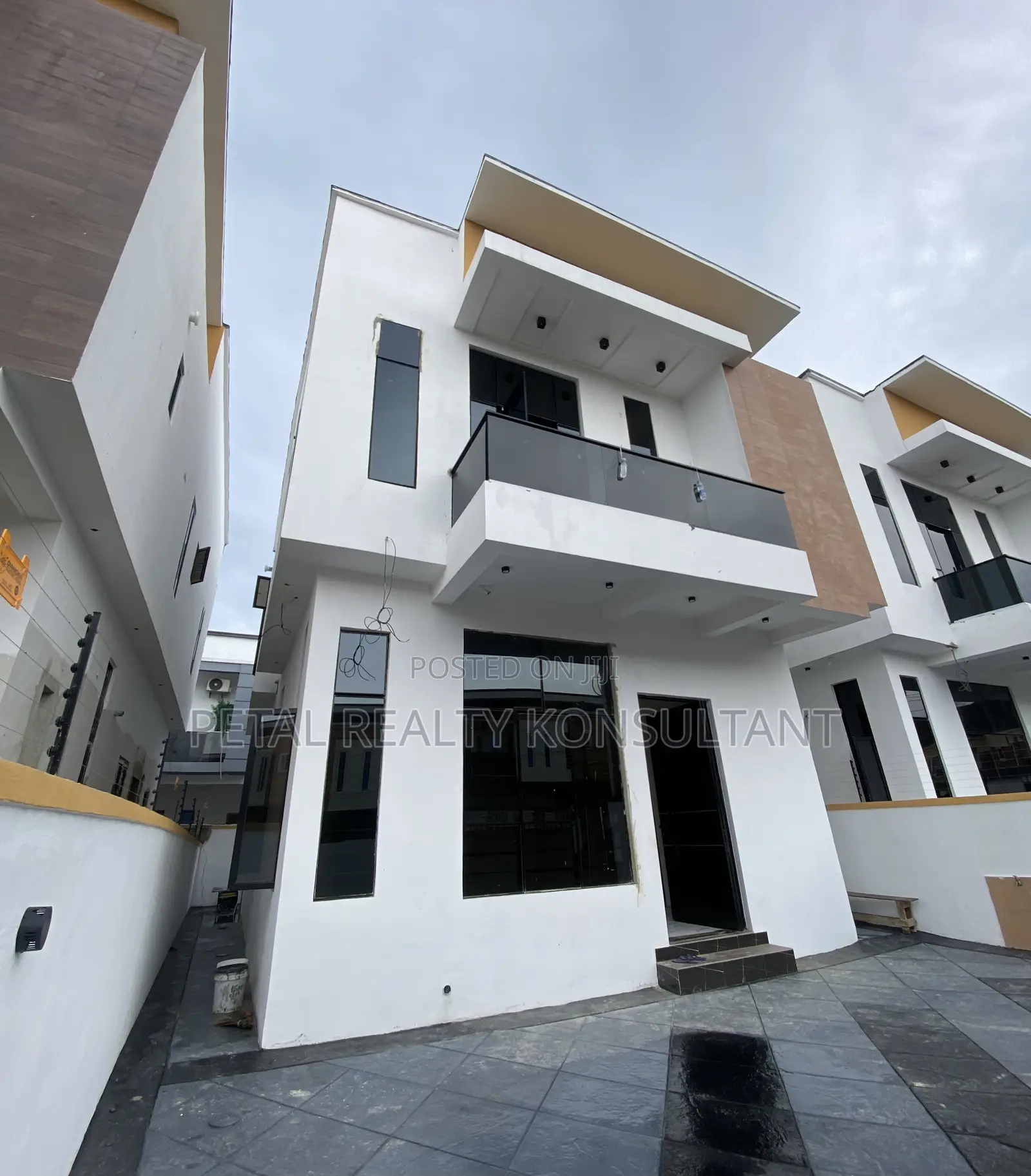 Furnished 5bdrm Duplex in Olokonla, Ajah for sale