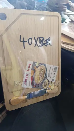 Wooden Pizza Tray With Two Cutter