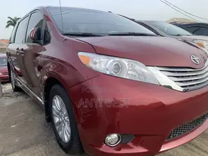 Toyota Sienna 2013 Red