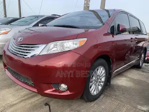 Toyota Sienna 2013 Red
