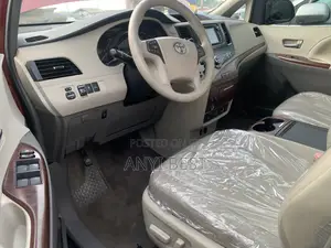 Toyota Sienna 2013 Red