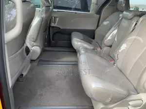 Toyota Sienna 2013 Red