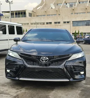 Toyota Camry XLE V6 FWD 2020 Black