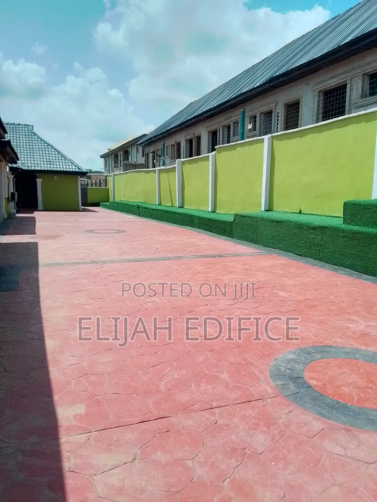 Furnished Studio Apartment in First Gate, Ikorodu Garage for rent