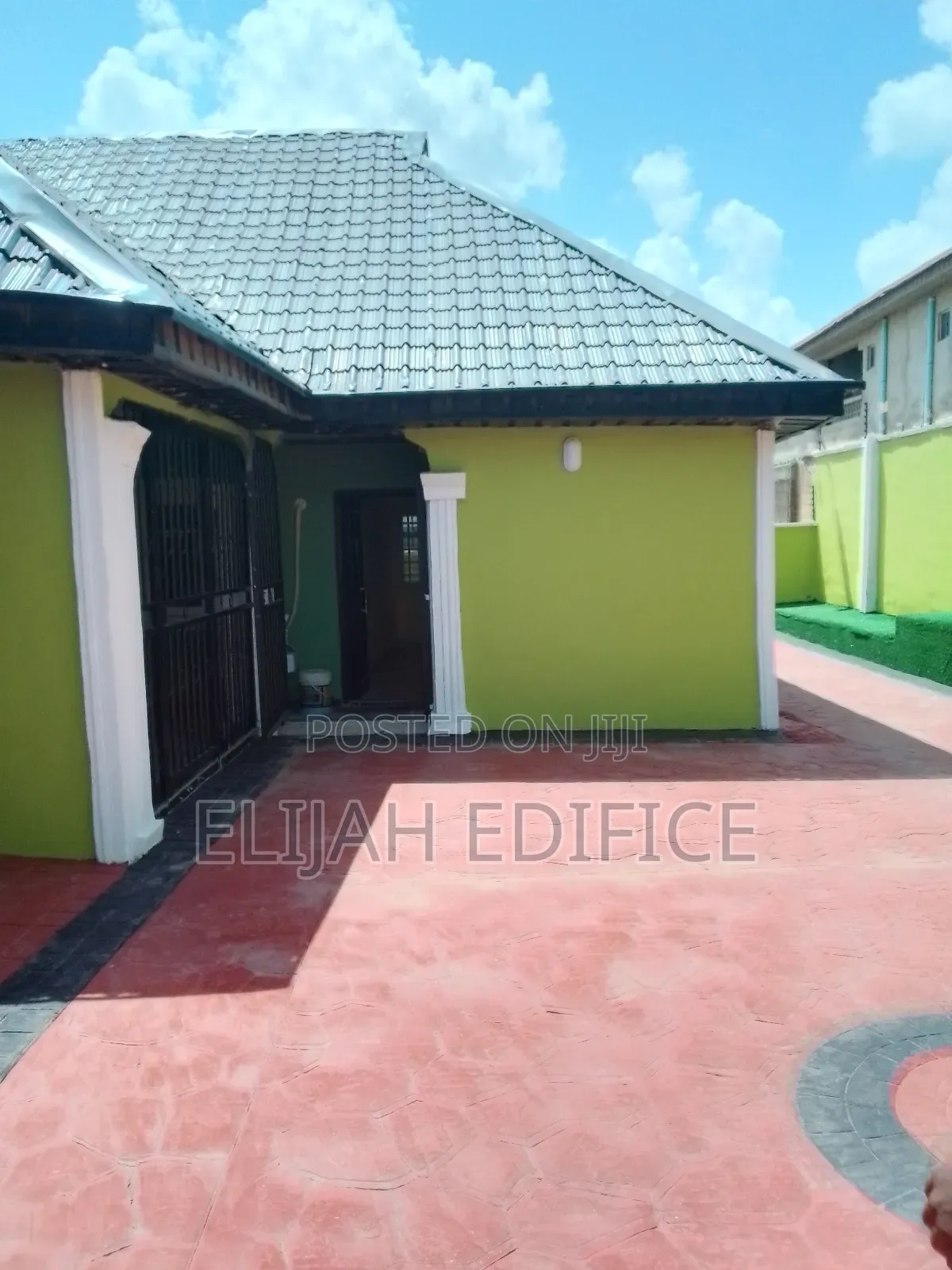 Furnished Studio Apartment in First Gate, Ikorodu Garage for rent