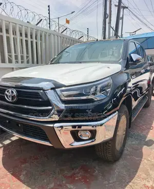 New Toyota Hilux 2024 Black