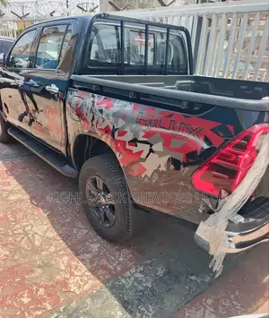 New Toyota Hilux 2024 Black