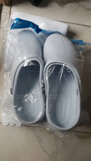 Theatre Crocs