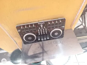 Numark Mix Track Quad To