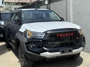 New Toyota Hilux 2025 Black