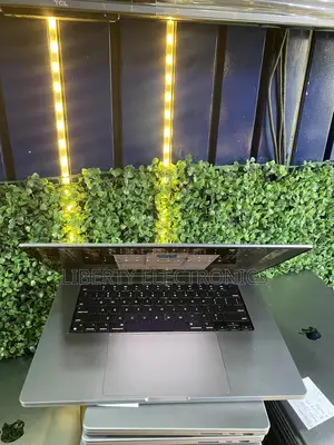 Laptop Apple MacBook Pro 2021 M1 16GB Apple M3 Pro SSD 512GB