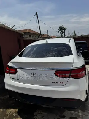 Photo - Mercedes-Benz GLE-Class AMG GLE 43 4MATIC 2018 White