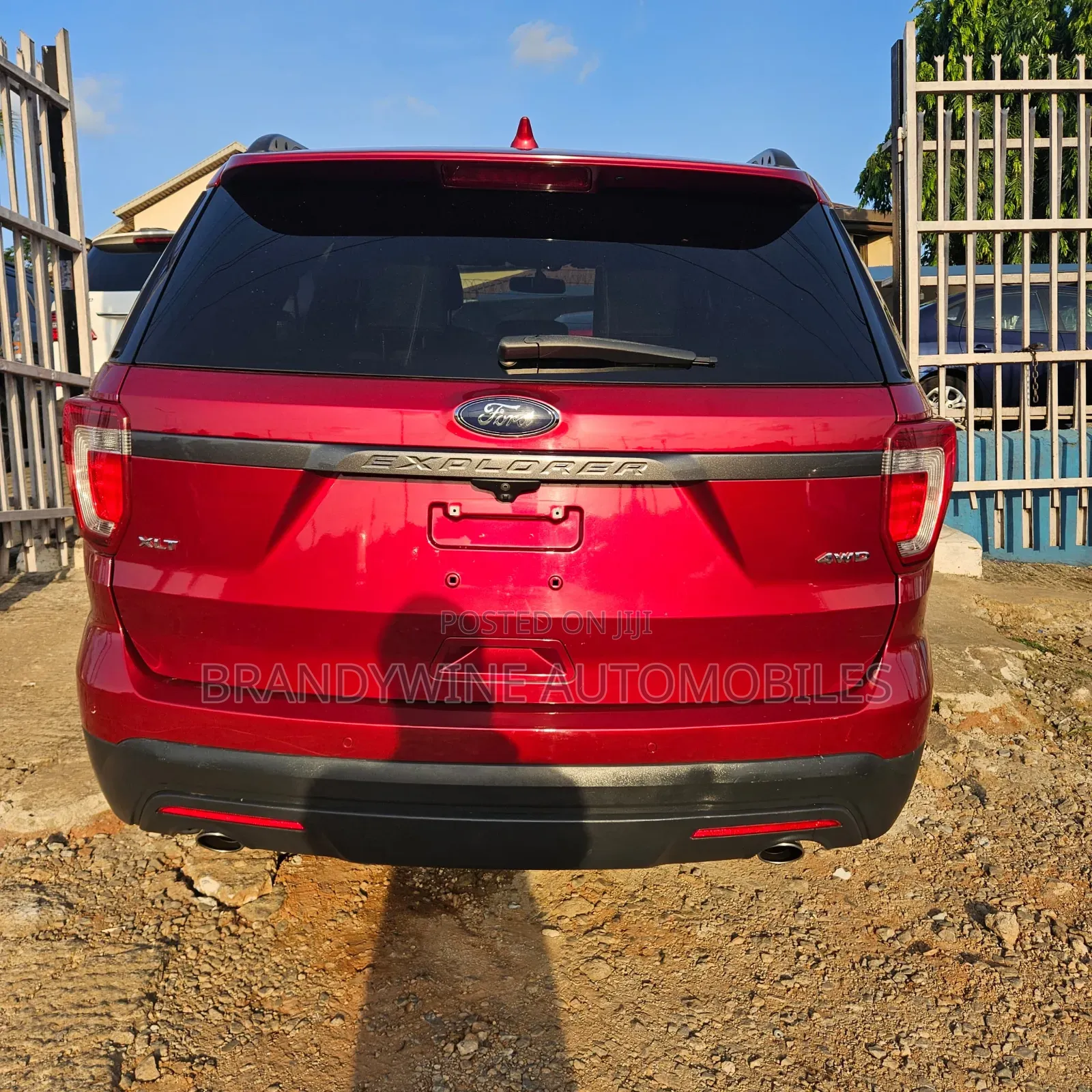 Ford Explorer XLT AWD 2018 Red