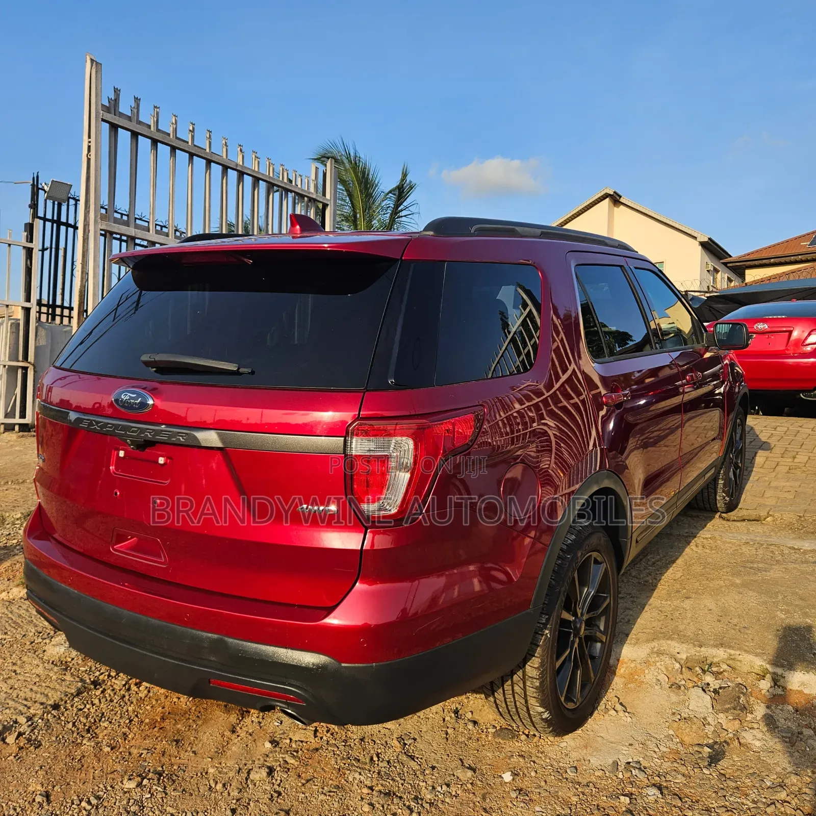 Ford Explorer XLT AWD 2018 Red