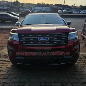 Ford Explorer XLT AWD 2018 Red