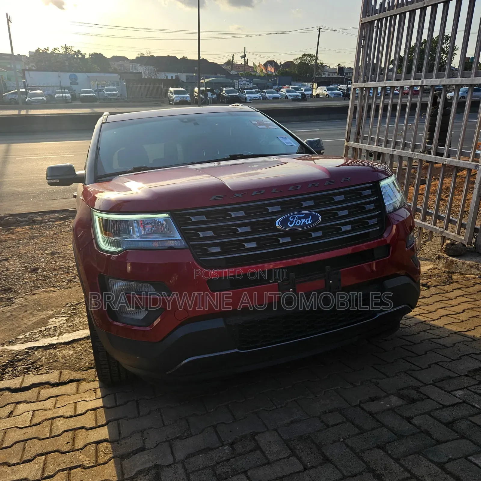 Ford Explorer XLT AWD 2018 Red