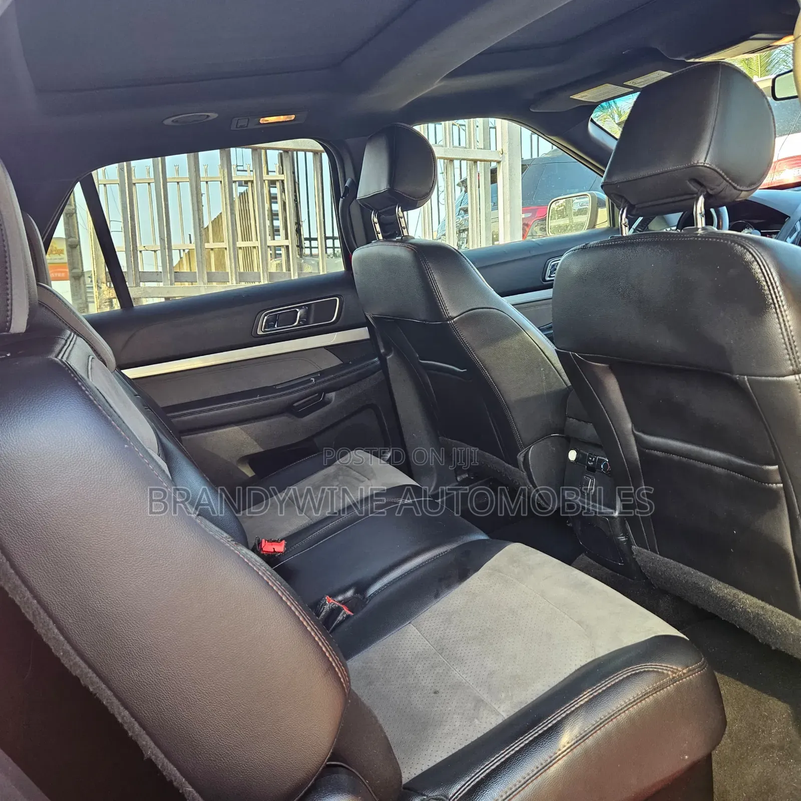 Ford Explorer XLT AWD 2018 Red