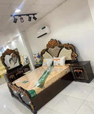 Photo - High Standard Royal Complete Bed Set 6by7 Size