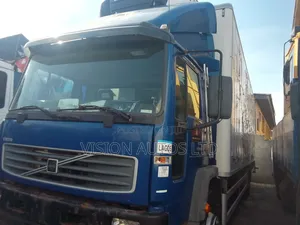 Volvo Truck 220 2002 Blue