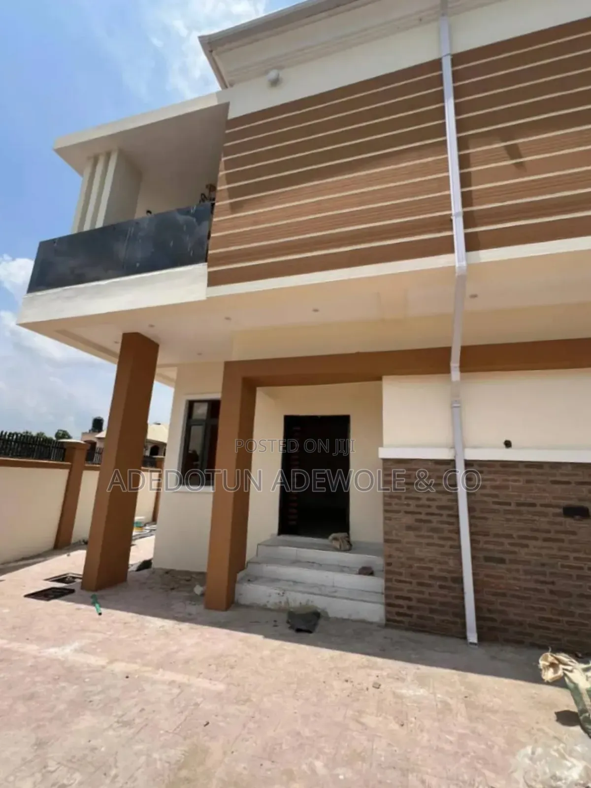 4bdrm Duplex in Heritage Estate for sale