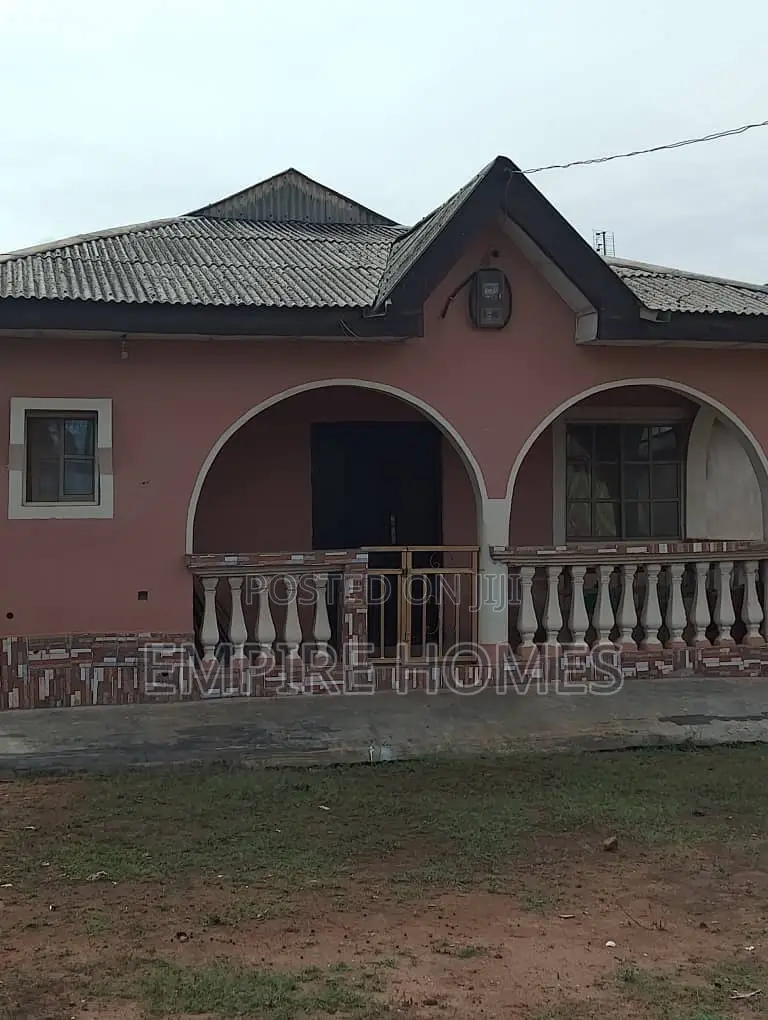 3bdrm Bungalow in Oshin Ayobo for sale