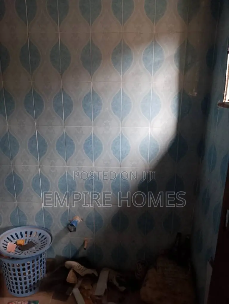 3bdrm Bungalow in Oshin Ayobo for sale