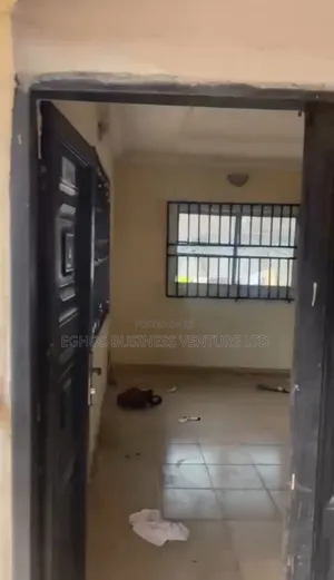 3bdrm Block of Flats in Sapeleroad, Benin City for rent