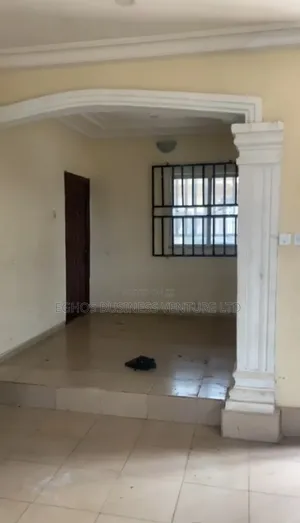 3bdrm Block of Flats in Sapeleroad, Benin City for rent