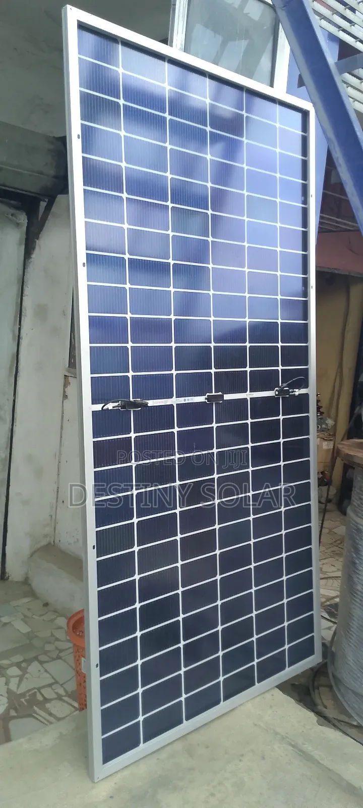 550watts Solar Panel Jinko Used Like New One Clean Available
