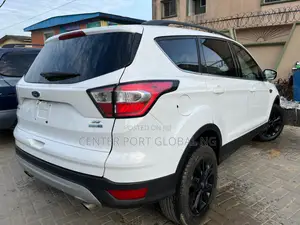 Ford Escape SE FWD 2018 White