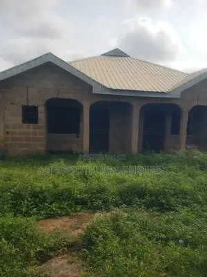 6bdrm Bungalow in Abeese Estate Elebu, Ibadan for sale