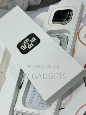 Photo - Open Box Iwatch Se 2