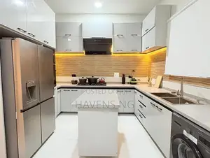 Luxurious 4-Bedroom Apartment With Private Rooftop