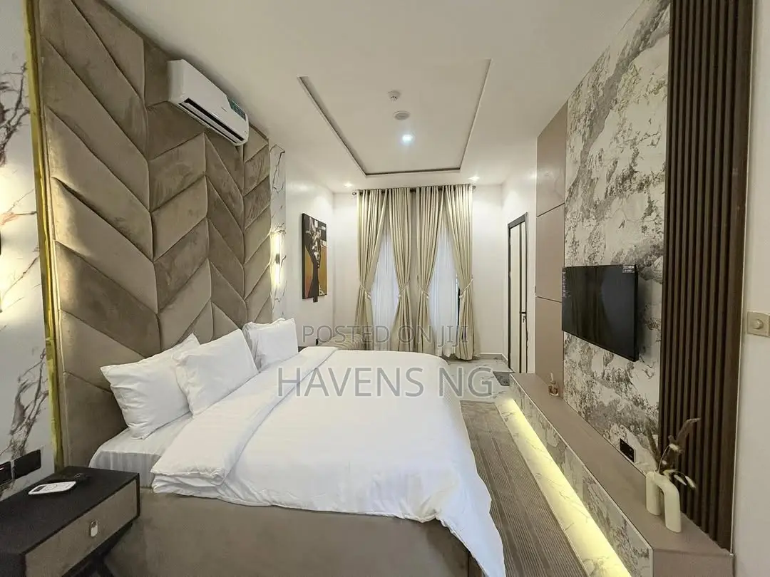 Luxurious 4-Bedroom Apartment With Private Rooftop