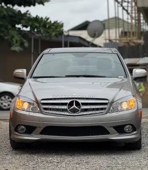 Mercedes-Benz C300 Luxury Sedan AWD (3.0L 6cyl 7A) 2009 Ivory