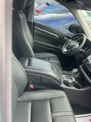 Toyota Highlander SE 4x2 V6 (3.5L 6cyl 8A) 2017 White