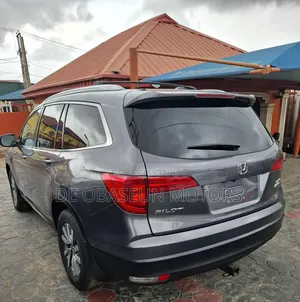 Honda Pilot Touring 4dr SUV 4WD (3.5L 6cyl 9A) 2016 Gray