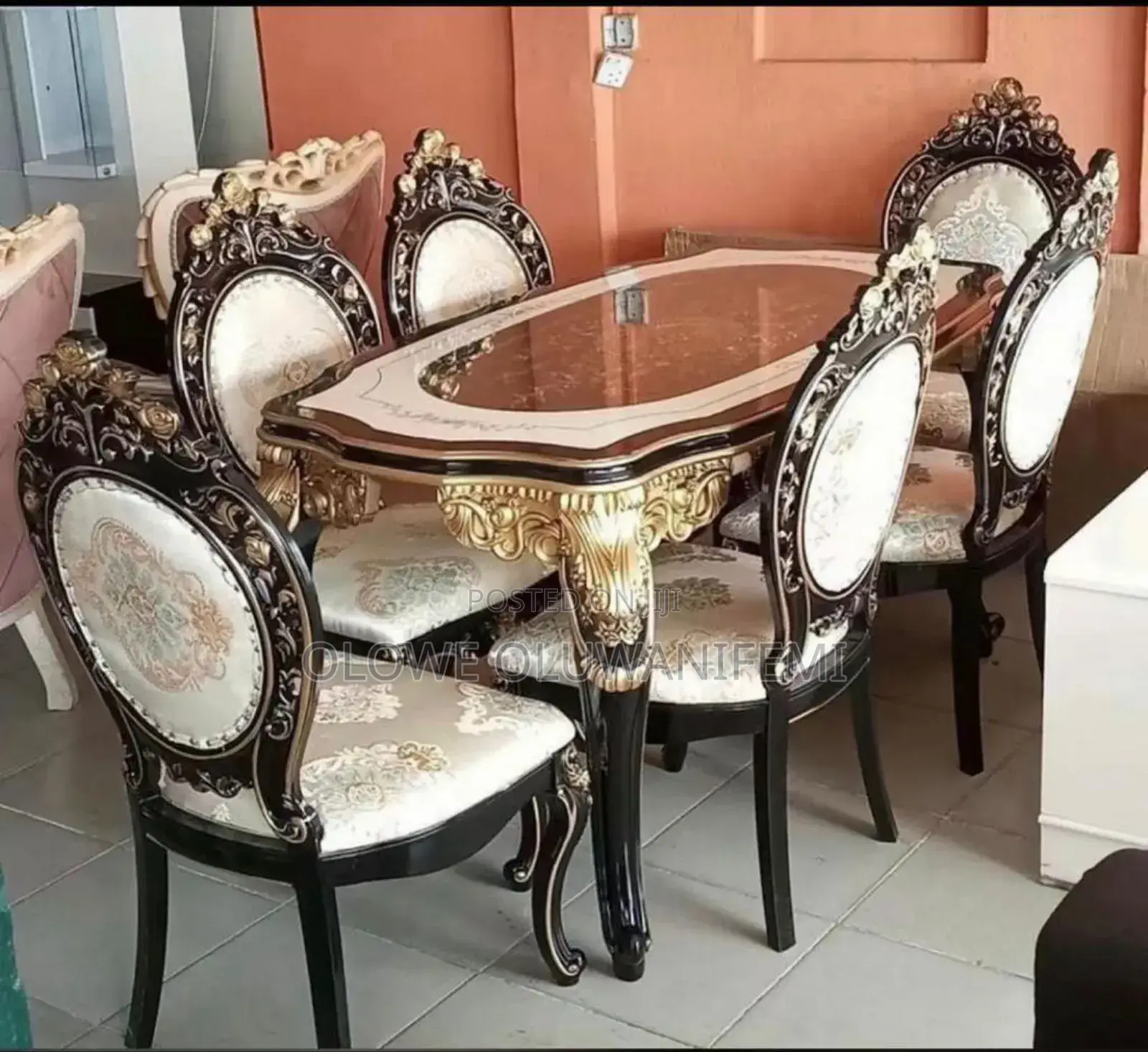 Royal Dining Set