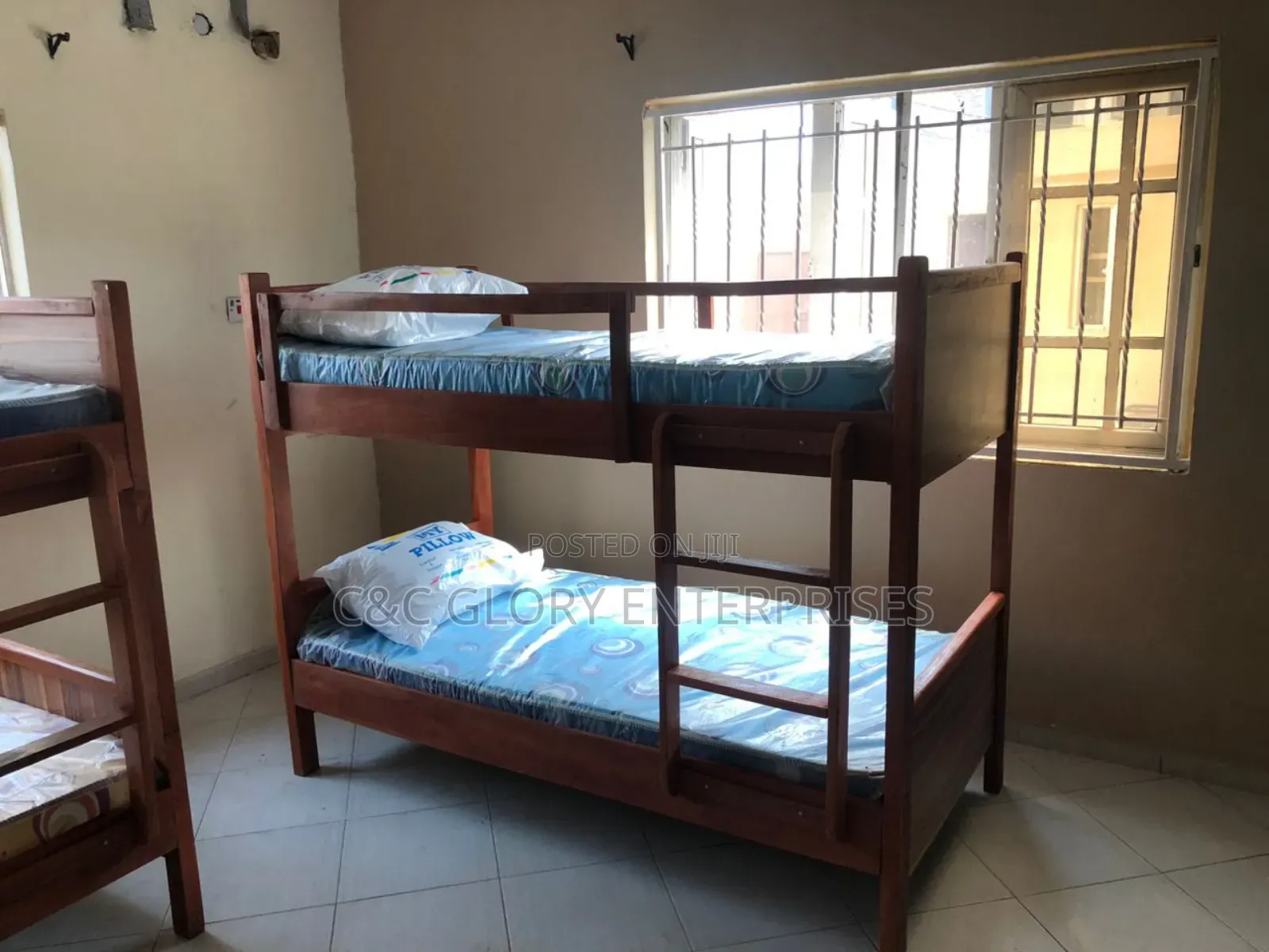 Wooden Bunk Bed 31⁄2by6( Mahogany)