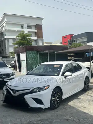 Toyota Camry 2018 White