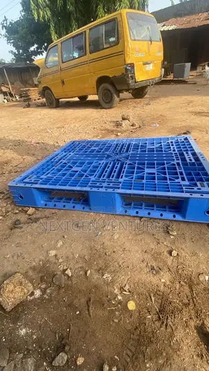 Rubber Plastic Pallet Blue and Black