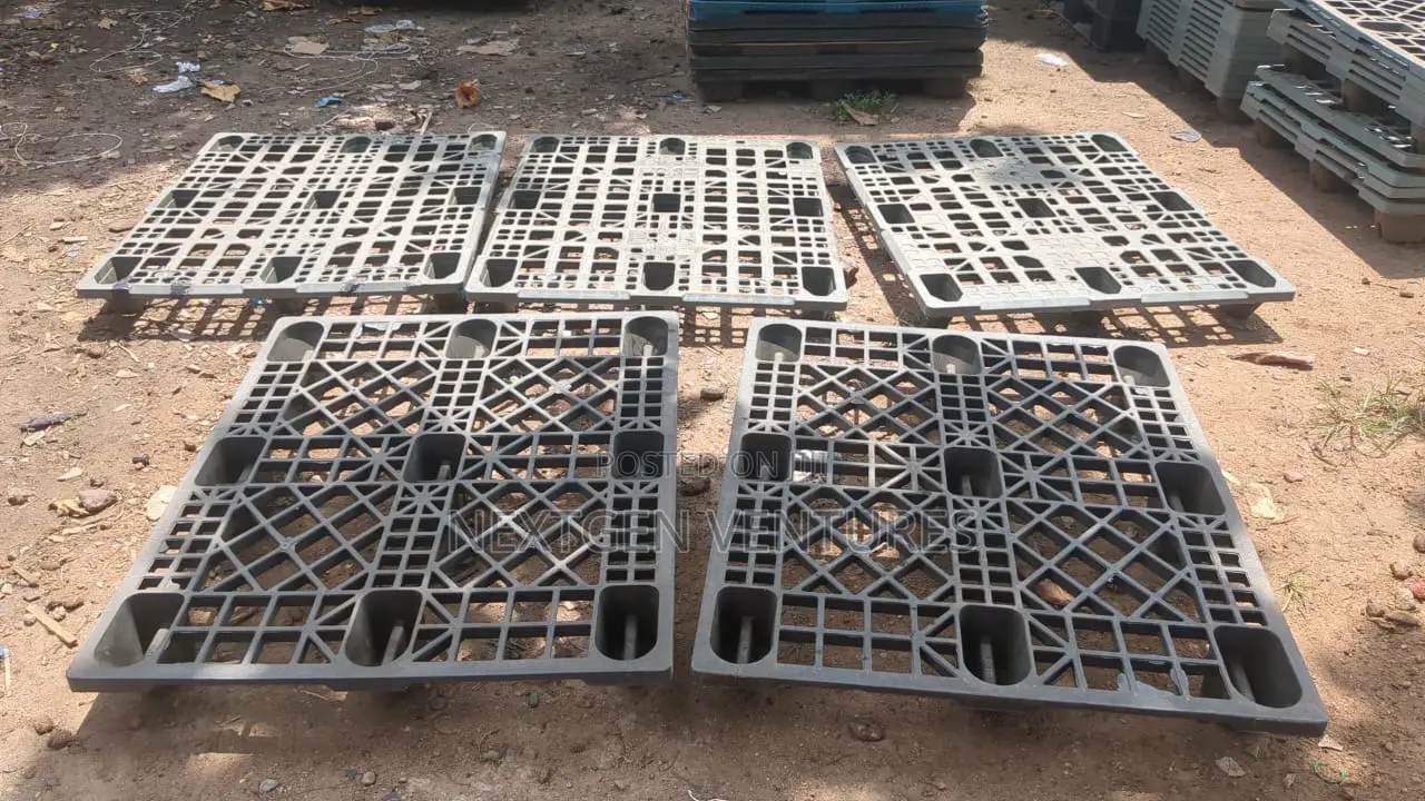 Rubber Plastic Pallet Blue and Black