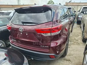 Toyota Highlander XLE 4x4 V6 (3.5L 6cyl 8A) 2018 Burgundy