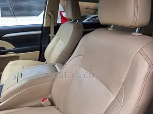 Toyota Highlander XLE 4x4 V6 (3.5L 6cyl 8A) 2018 Burgundy