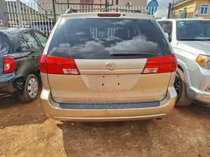 Toyota Sienna XLE 2005 Gold