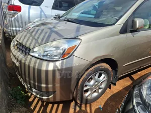 Toyota Sienna XLE 2005 Gold