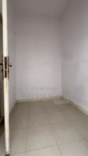 1bdrm Bedsitter in London Garden Estate for rent