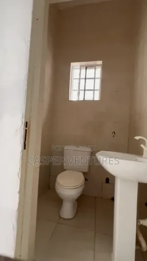 1bdrm Bedsitter in London Garden Estate for rent