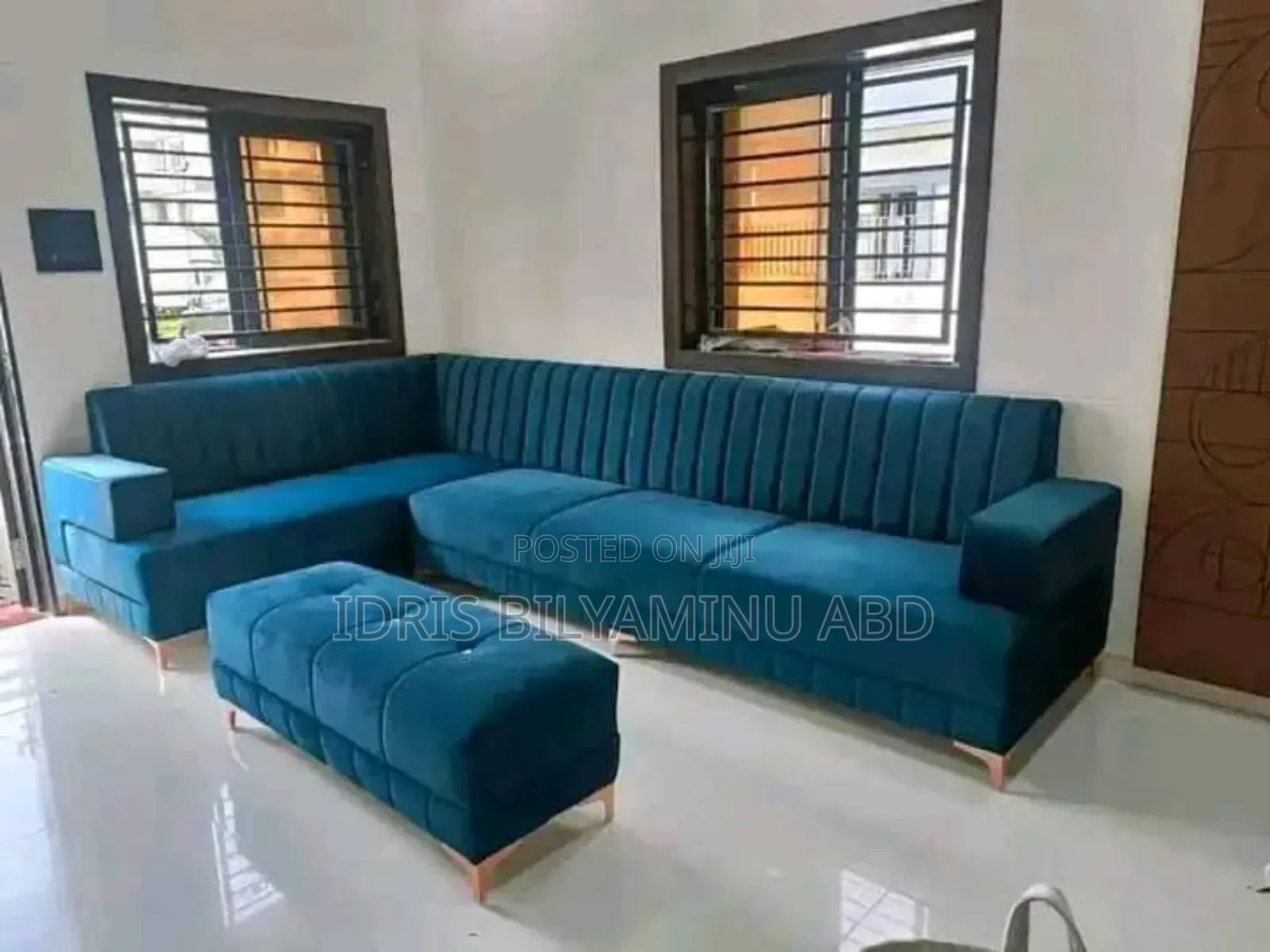 A Simple Corner Unit and Center Table